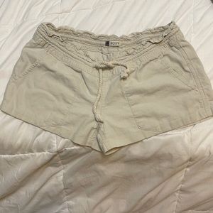 Roxy beige shorts